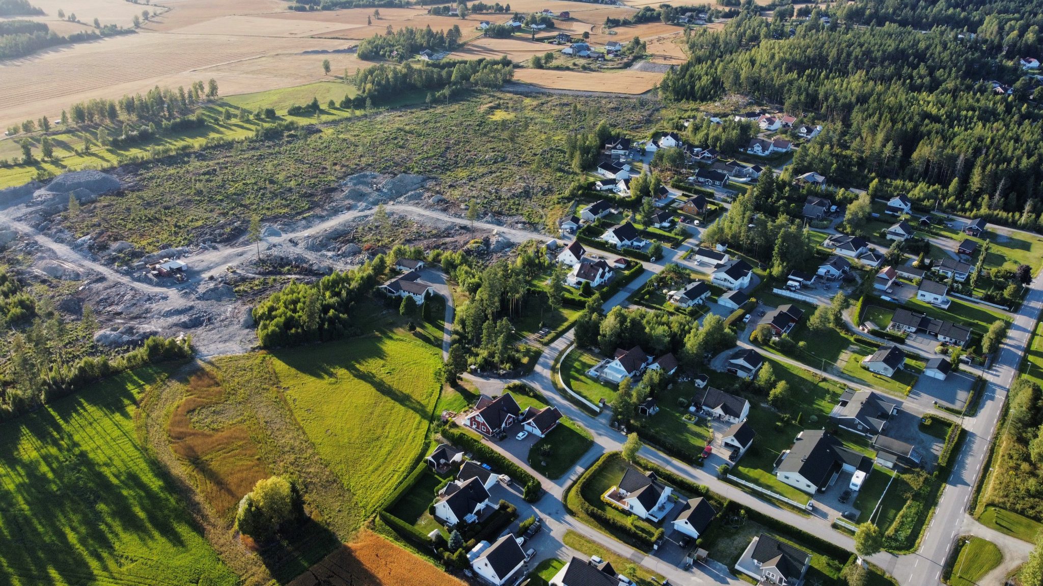 Dronebilde over tomtefeltet Ullern Solside